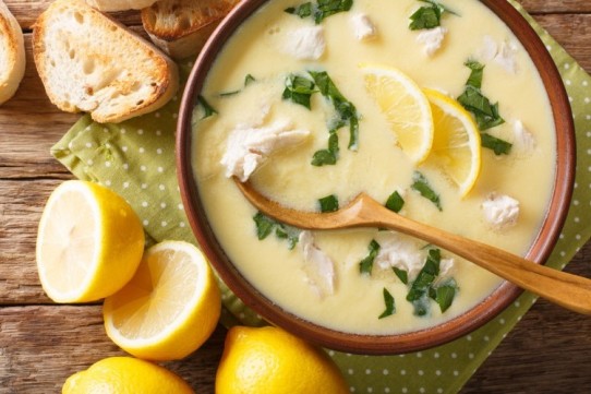 وصفات شوربة الدجاج المغذية والسهلة