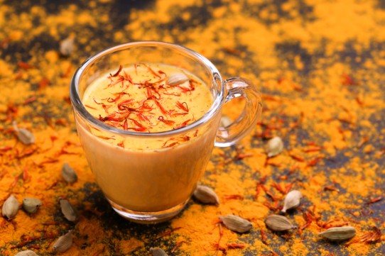 شاي كرك بالزعفران