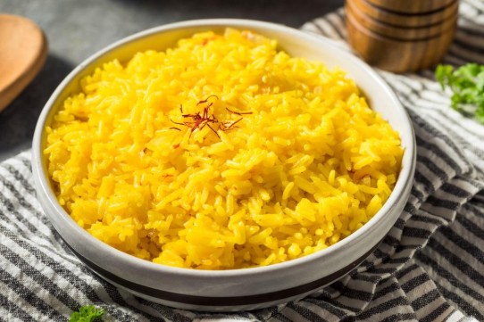 أرز بالثوم والكركم