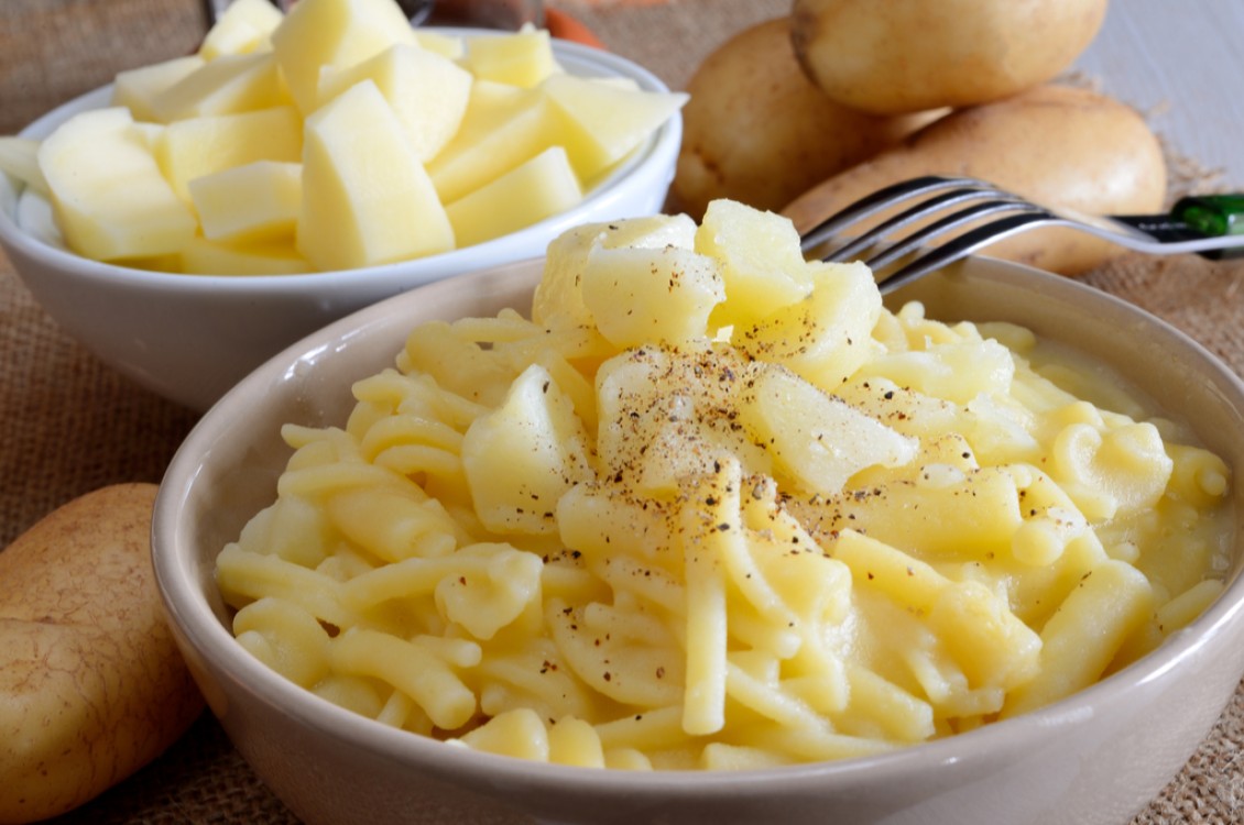 مكرونة بالدجاج والبطاطس