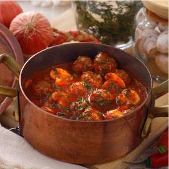 الكفتة بالصلصة الحارة والفطر