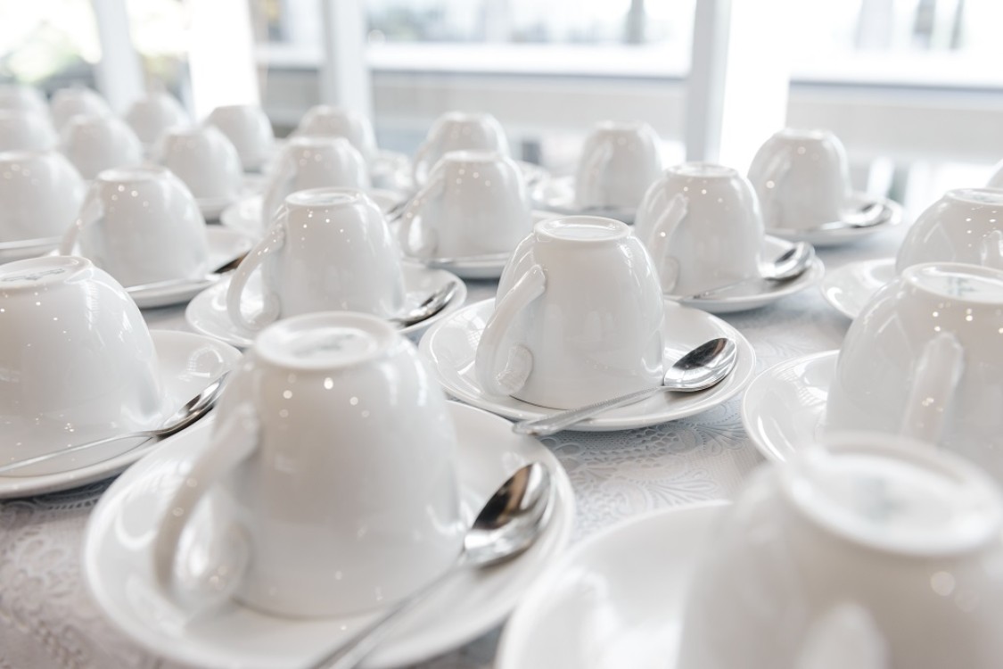 أفضل طرق للتخلص من إصفرار فناجين القهوة