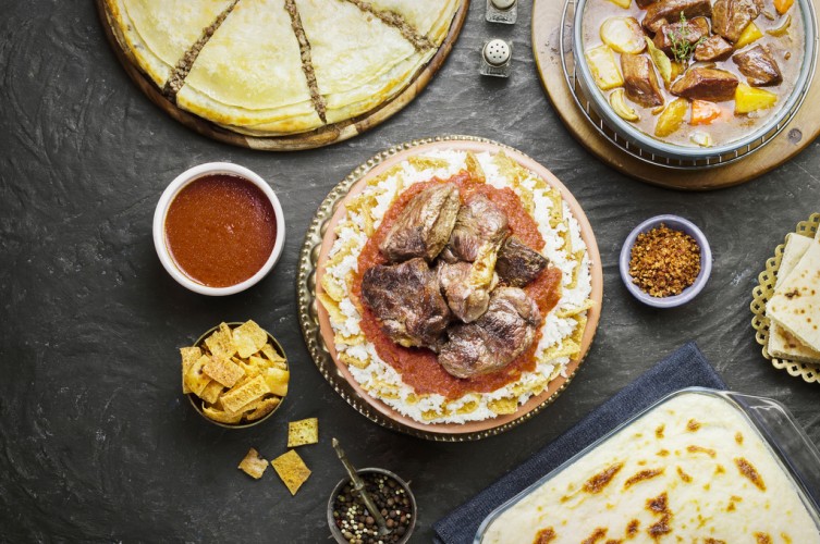 فتة اللحمة بالصلصة