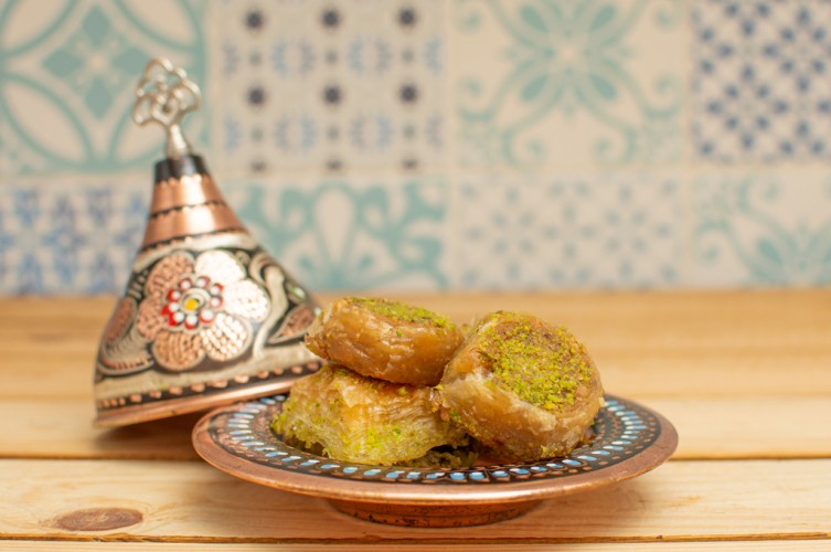 بقلاوة كذابة