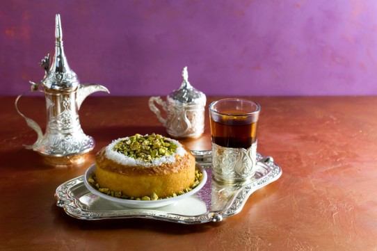 بسبوسة التمر بالقشطة