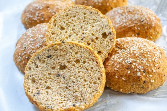 خبز البرغر بدقيق الحمص كيتو