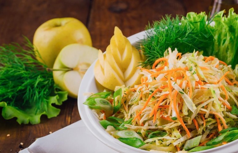 سلطة كولسلو بالتفاح