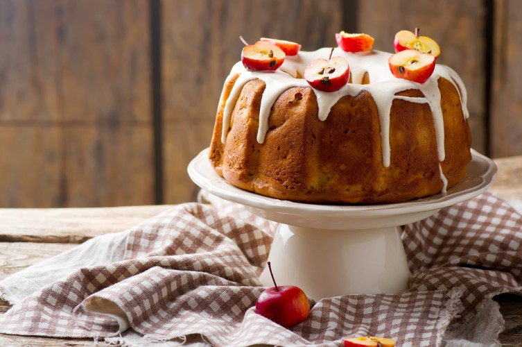 كيك التفاح بتغليفة الجبن الكريمي