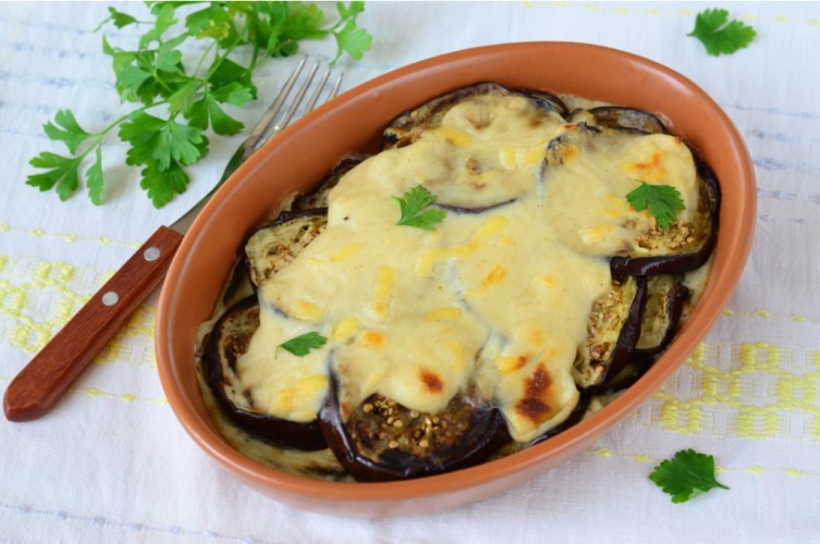 صينية الباذنجان والبطاطس بالزبادي