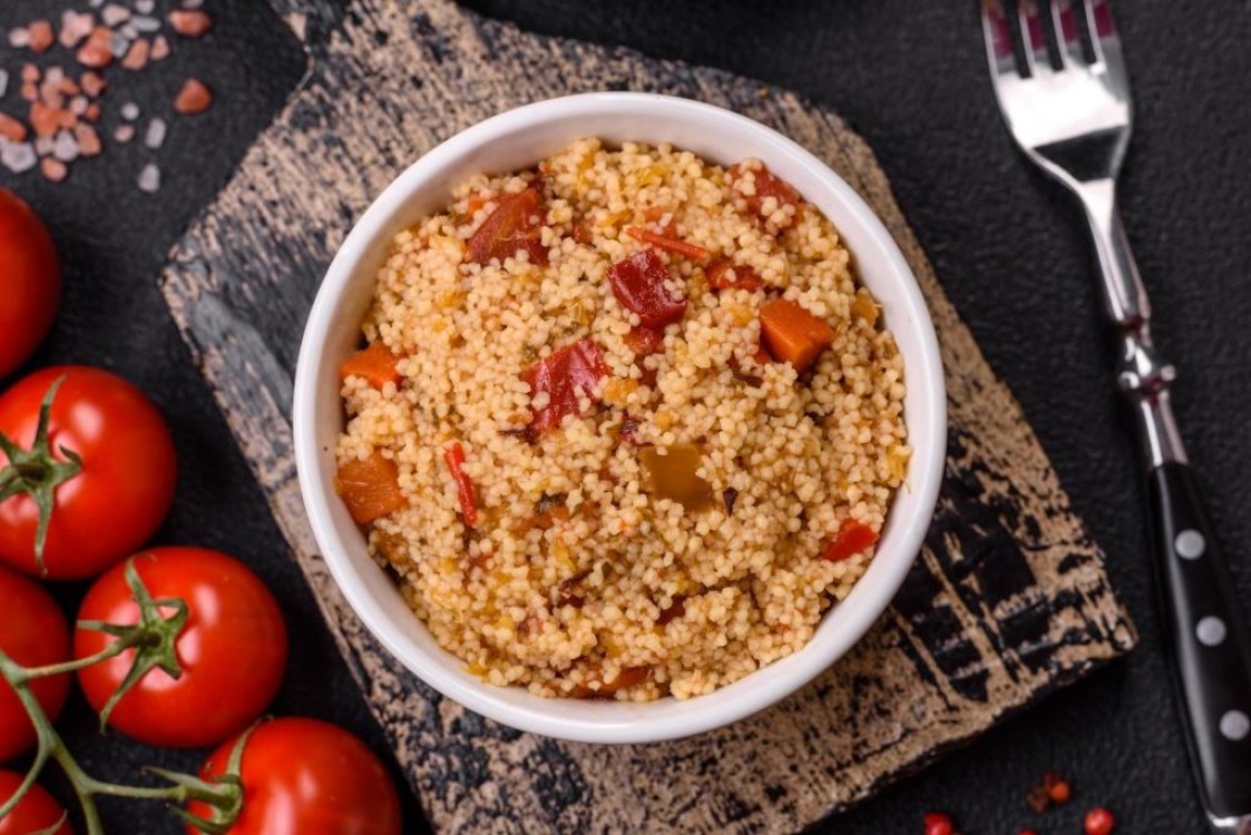 الكسكس بالطماطم والخضروات للنباتيين