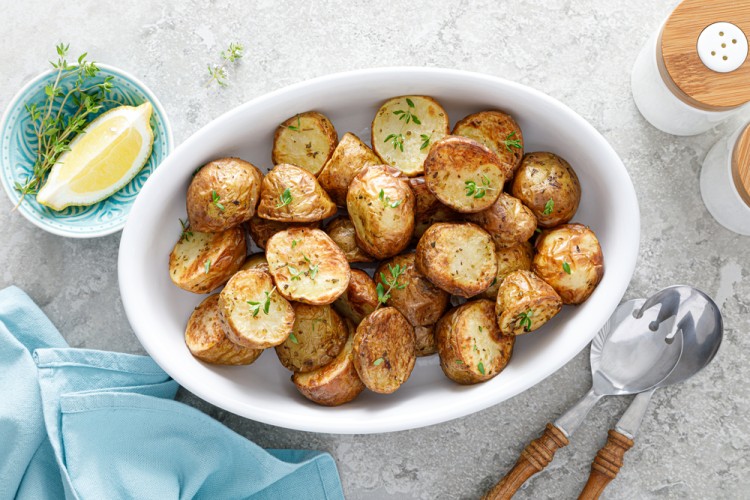 بطاطس مشوية بالليمون