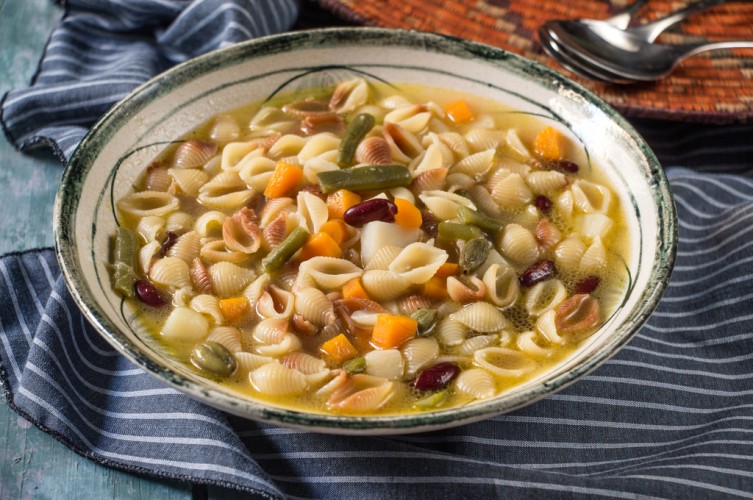 شوربة الفاصوليا بالمكرونة