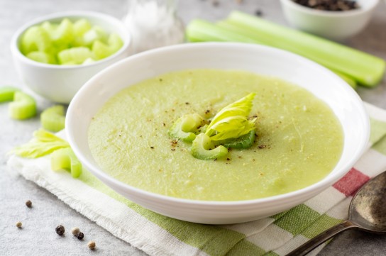 شوربة الكرفس الخفيفة