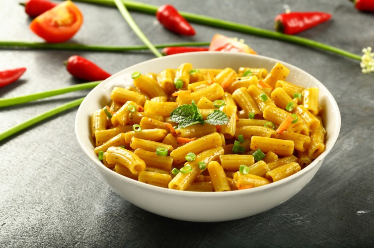 مكرونة بالكاري والكريمة