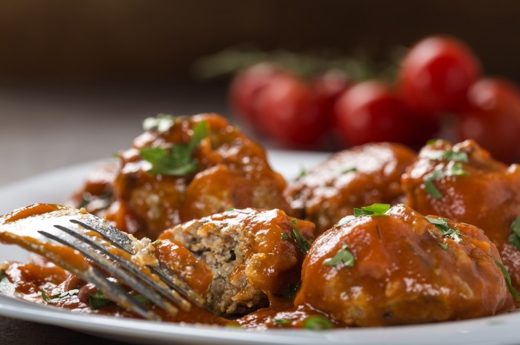 طاجن كرات اللحم بالفرن