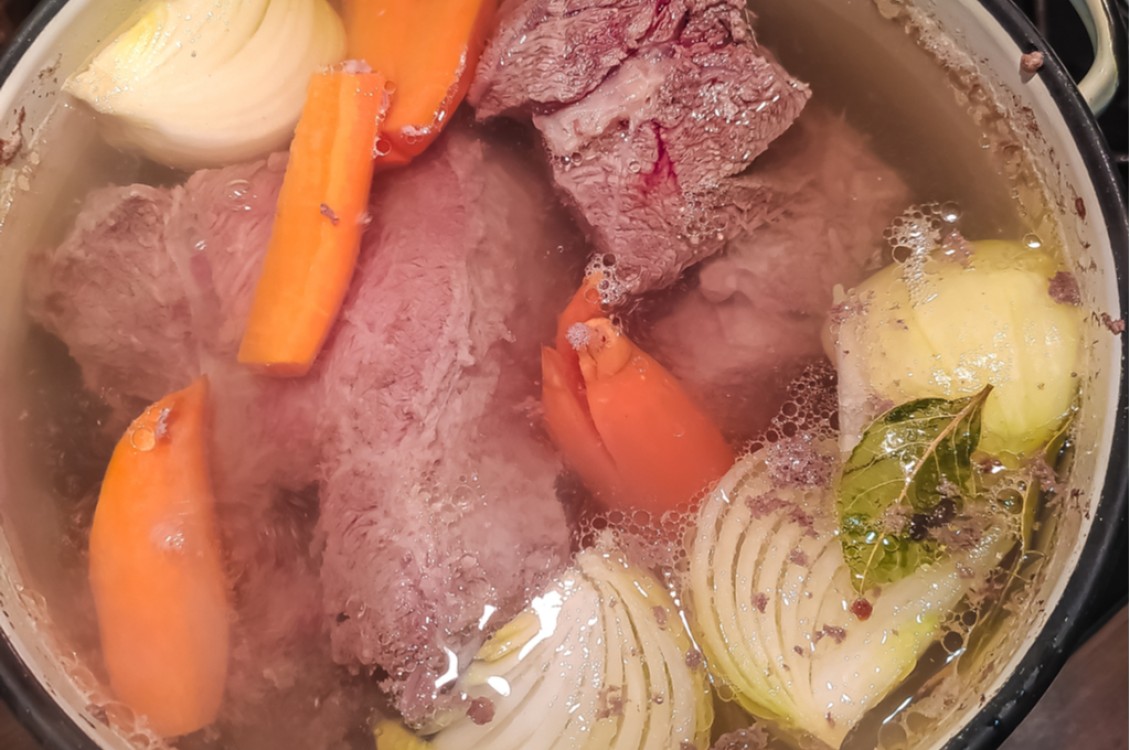 مدة طبخ اللحم بدون قدر ضغط