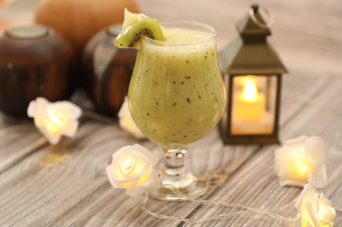 عصير الكيوي والأناناس بالفيديو