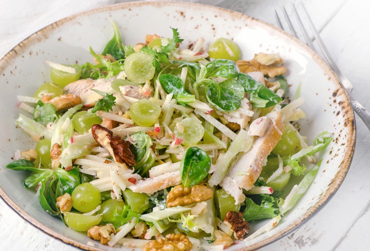 سلطة الدجاج بالعنب