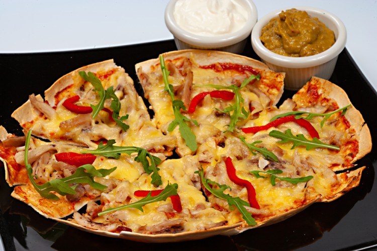 بيتزا سريعة بالتورتيلا