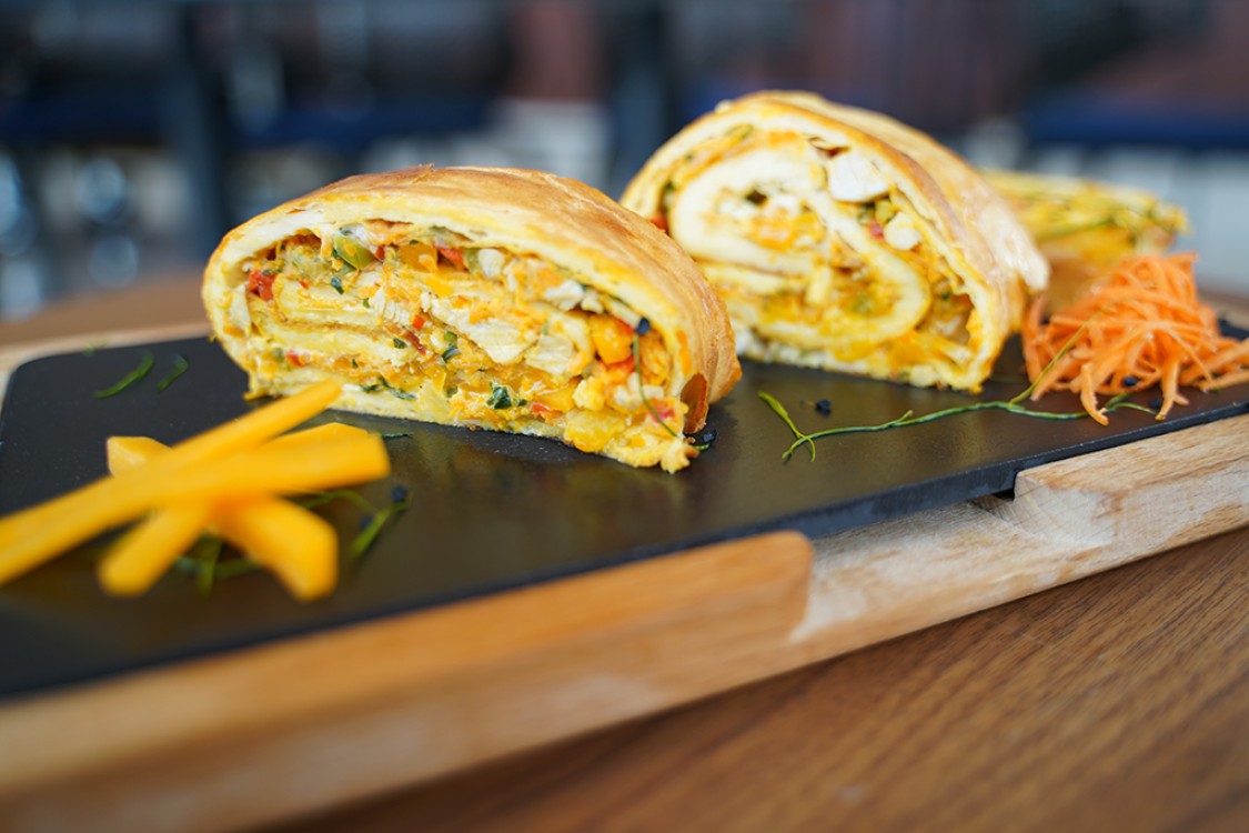 رولات الدجاج بجبن الشيدر بالفيديو