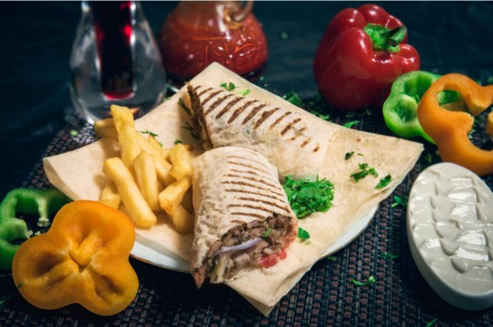 ساندويش الكباب بالطحينة