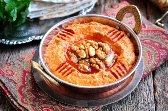 المحمرة بالجوز مع دبس الرمان