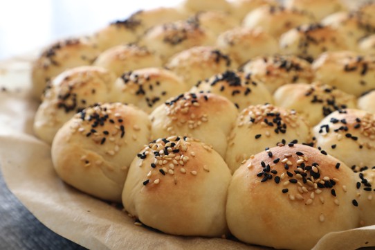 خلية النحل بالجبنة الصفراء بالفيديو