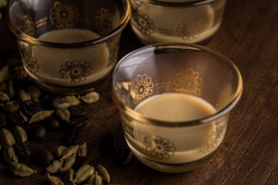 قهوة سعودية أصيلة زيني سفرتك بها باليوم الوطني السعودي