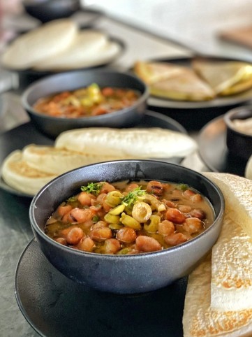 فول بالزيت الحار للفطور