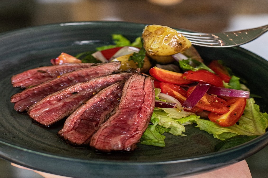 سلطة ستيك بالخس