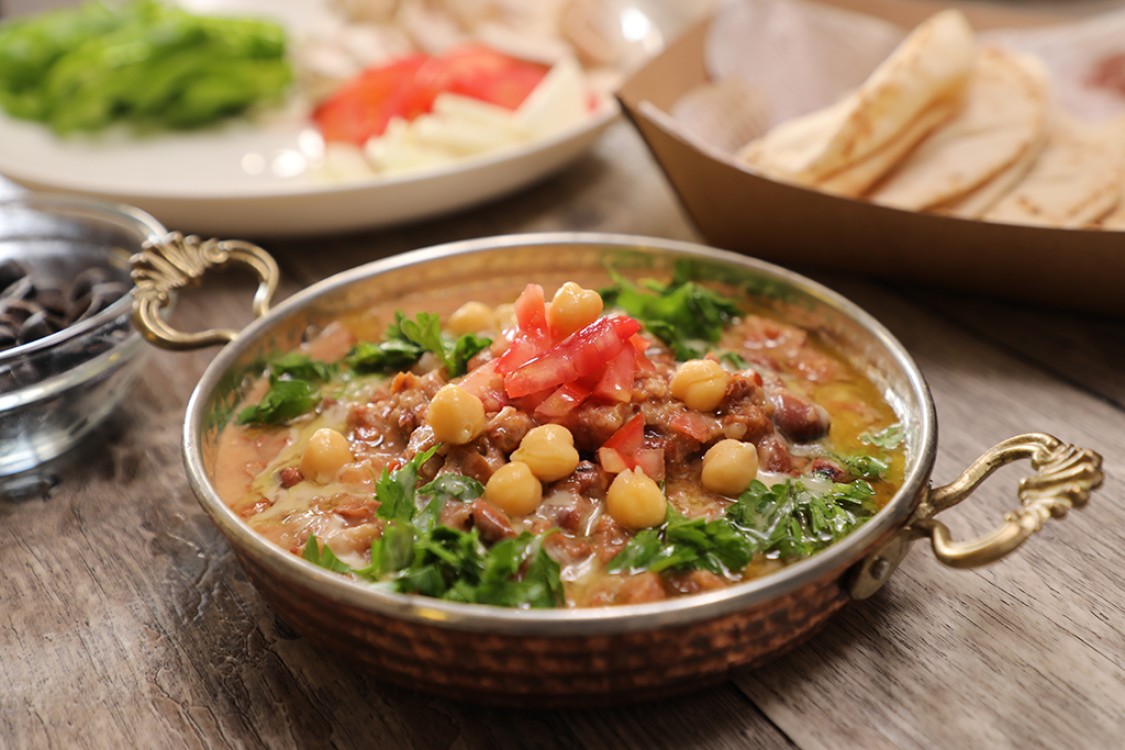 فول مدمس بالطحينية لفطور يوم الجمعة