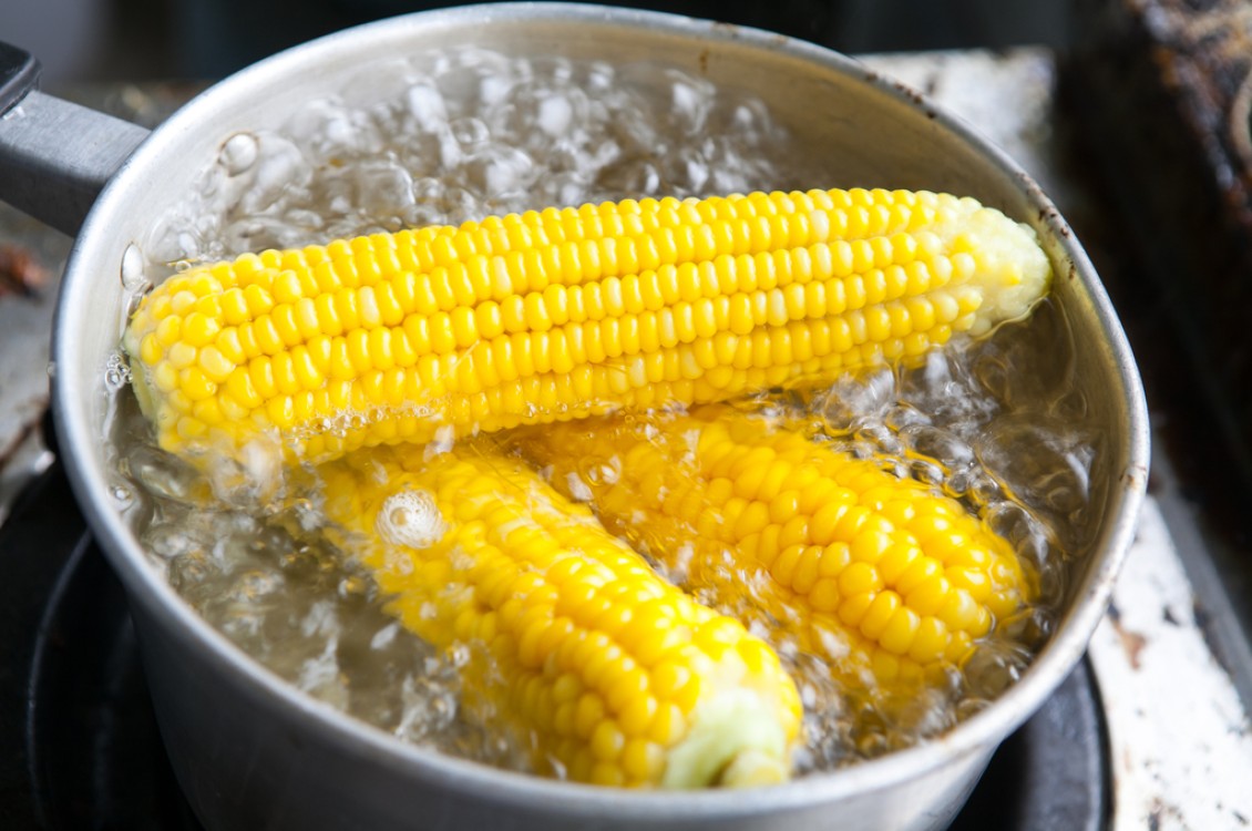 الطريقة الصحيحة لسلق الذرة