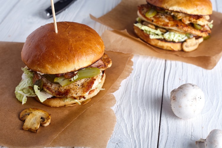 ساندويش دجاج بخبز البريوش