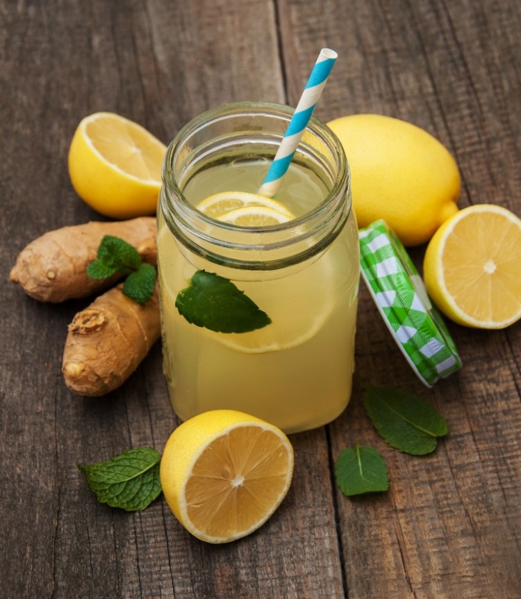 عصير الليمون والزنجبيل بالعسل