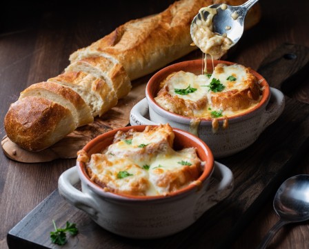 شوربة البصل بجبن البارميزان