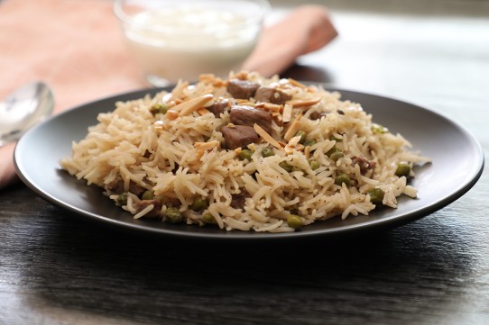 أرز باللحم والبازيلا بالفيديو