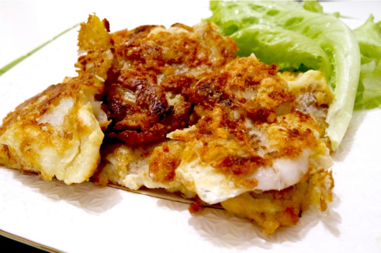 سمك تيمبورا بصلصة الريحان