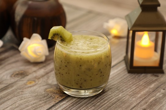 عصير الكيوي والليمون لسفرة رمضان بالفيديو