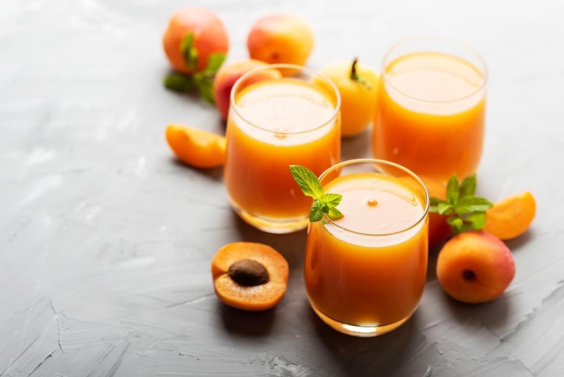 عصير قمر الدين بمنقوع الجوز