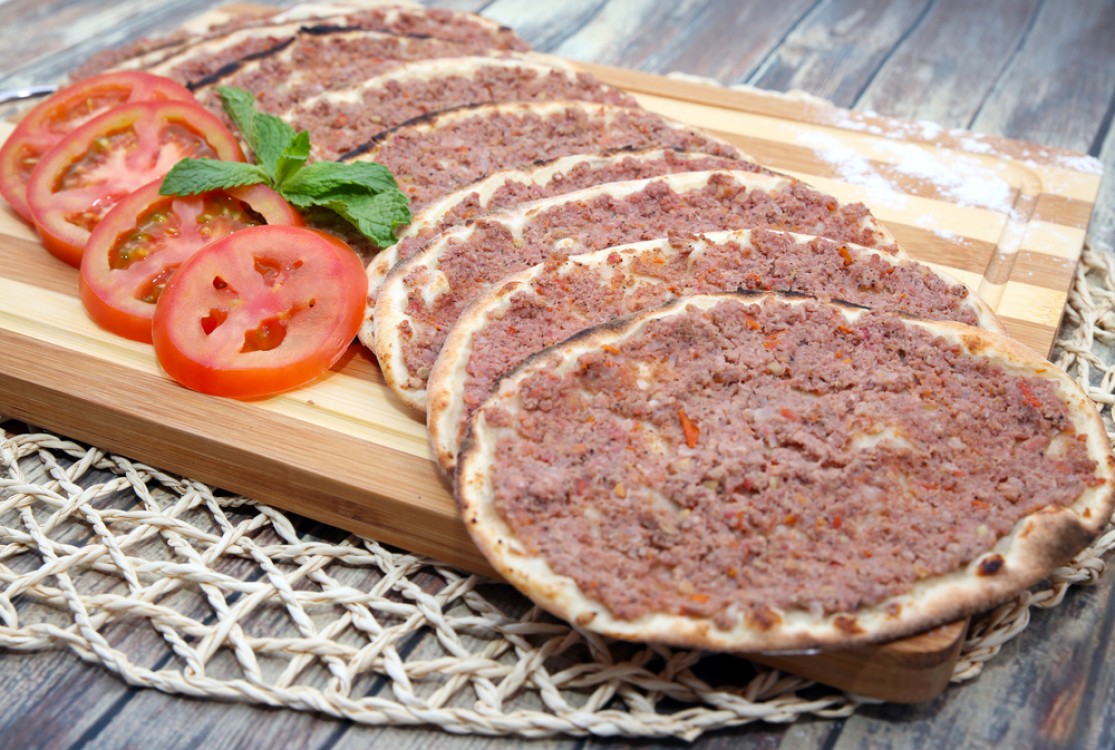 لحم بعجين بخبز التورتيلا