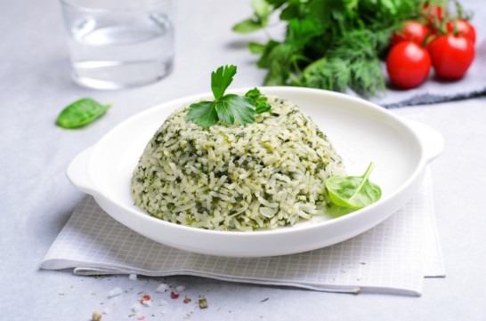 الأرز بالسبانخ للنباتيين