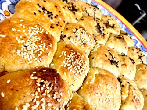 خلية النحل بحشوتين الجبنة بالزعتر واللحم