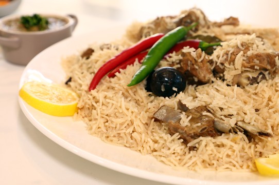 الكبسة البيضاء باللحم بالفيديو