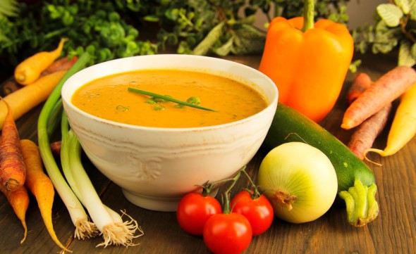 شوربة الخضار بكريمة الطماطم