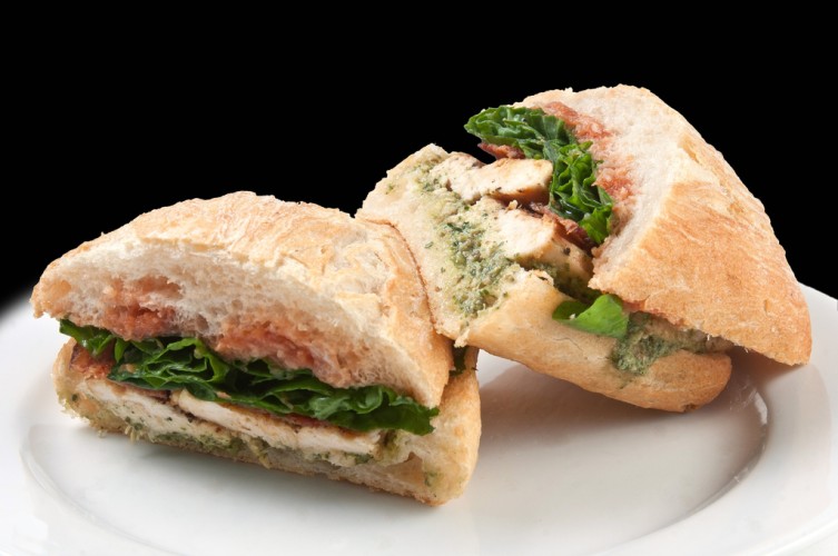 ساندويش دجاج بارد