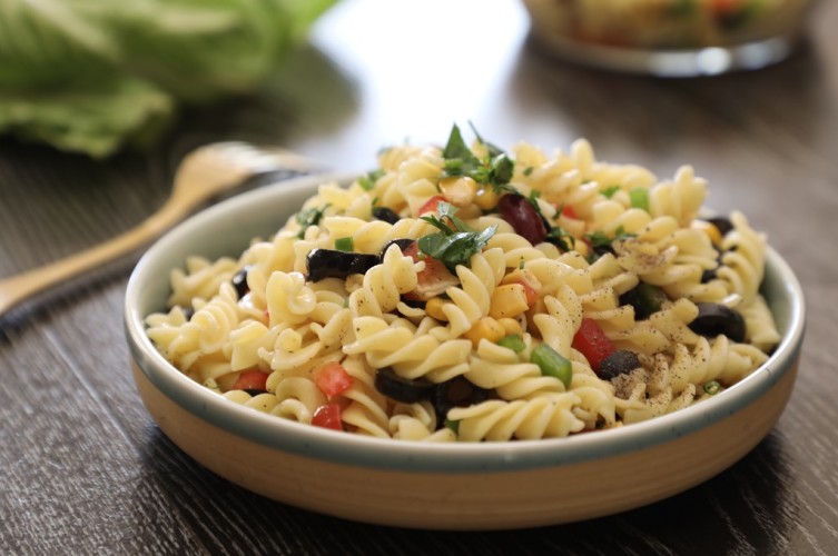 سلطة المعكرونة بالخضار