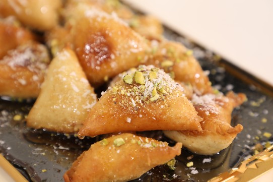 حلى مثلثات السميد بالفيديو