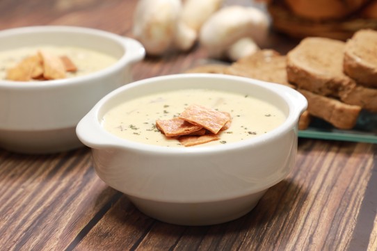 شوربة الفطر الطازج بالكريمة بالفيديو