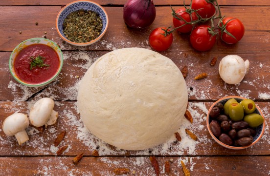 عجينة البيتزا السريعة